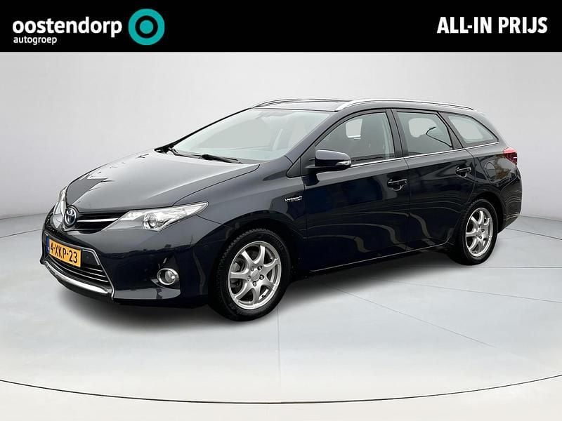 Grijs Gebruikt 2014 Toyota Auris Hybrid Executive Stationwagen | € 14.945 (Eerlijke prijs) - Afbeelding 1/4