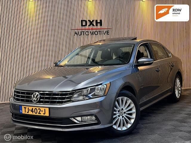 Grijs Occasion 2016 VW Passat SE Sedan | € 13.940 (Super prijs) - Afbeelding 1/4