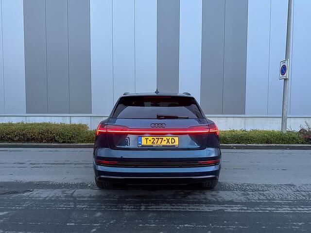 Occasion Audi e-tron Black Edition 300 kW (408 PK) 2020 Blauw (metallic) SUV