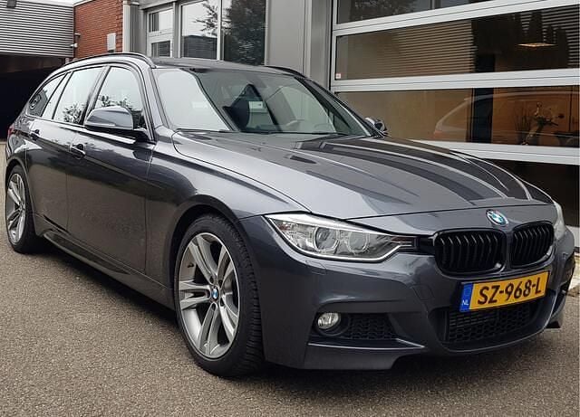 Grijs Gebruikt 2015 BMW 330 M Sport Stationwagen | € 14.995 (Eerlijke prijs) - Afbeelding 1/4