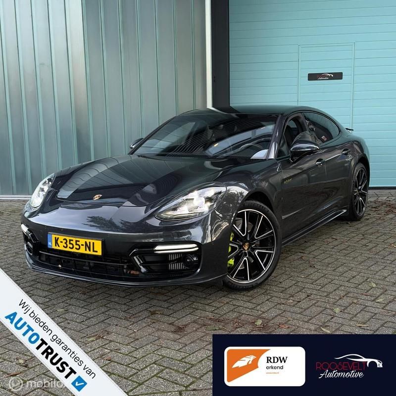 Grijs Occasion 2017 Porsche Panamera Chrono Hatchback | € 64.250 (Eerlijke prijs) - Afbeelding 1/4