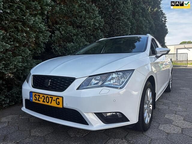 Wit Gebruikt 2015 Seat Leon ST Style Stationwagen | € 6.000 - Afbeelding 1/4