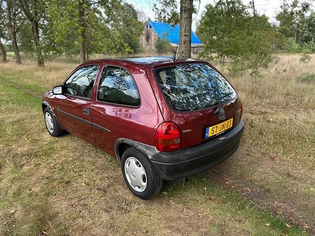 Occasion Opel Corsa Eco 60 PK (44 kW) 1998 Rood Hatchback