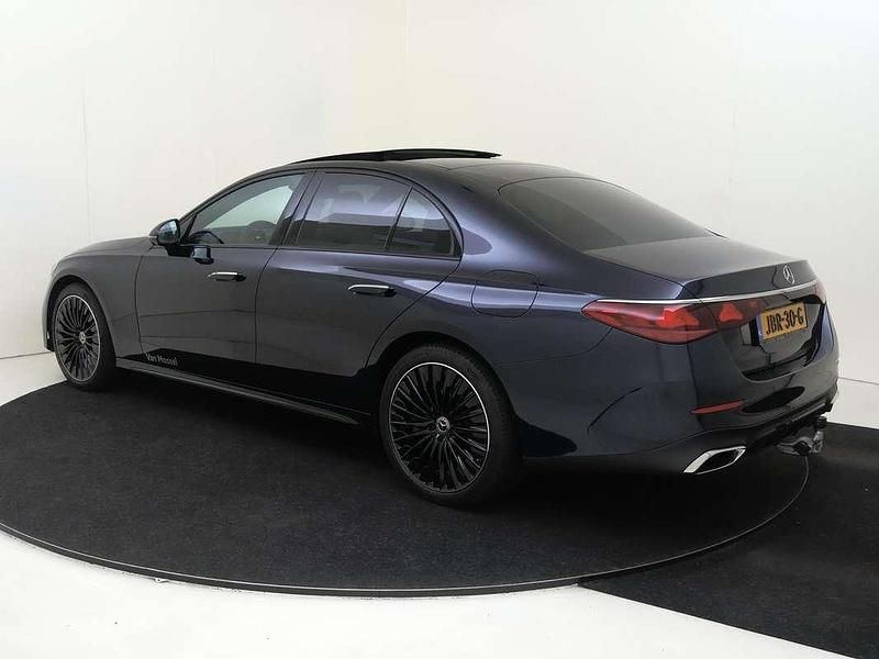 Occasion Mercedes E300 AMG line 313 PK (230 kW) 2025 Blauw Sedan