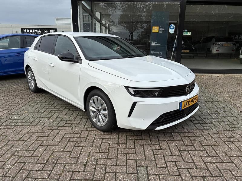 Nieuw Opel Astra Business Edition 145 PK (106 kW) 2025 Wit Hatchback