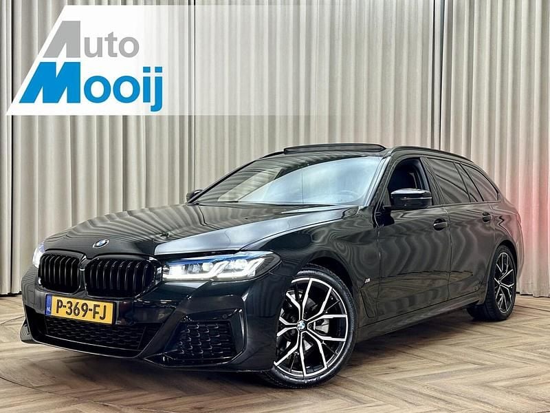 Zwart Gebruikt 2022 BMW 520 M Sport Stationwagen | € 44.950 (Iets duurder) - Afbeelding 1/4