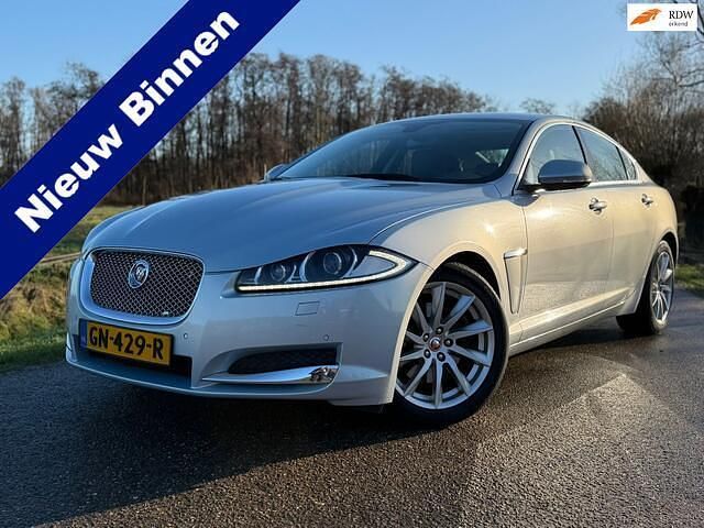 Blauw Occasion 2014 Jaguar XF Sedan | € 9.950 (Eerlijke prijs) - Afbeelding 1/4