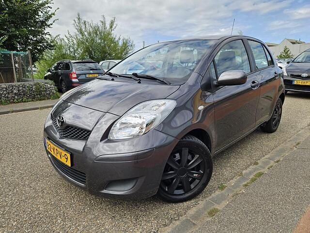 Grijs Gebruikt 2010 Toyota Yaris Comfort Hatchback | € 3.750 (Goede deal) - Afbeelding 1/4