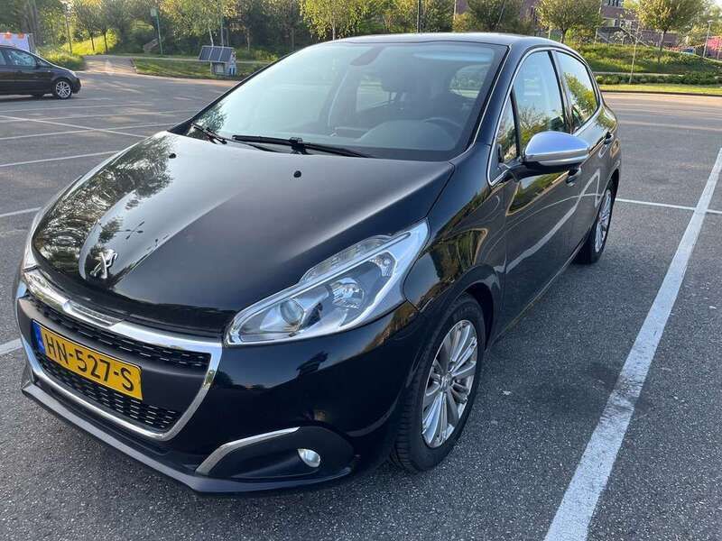 Zwart Gebruikt 2015 Peugeot 208 Hatchback | € 7.550 (Eerlijke prijs) - Afbeelding 1/4
