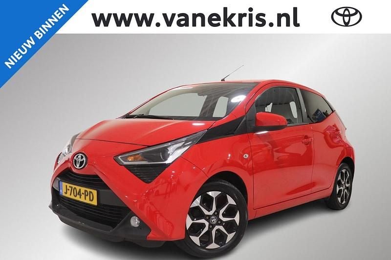 Rood Occasion 2020 Toyota Aygo Hatchback | € 13.549 (Eerlijke prijs) - Afbeelding 1/4