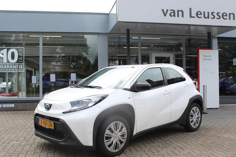 Gebruikt 2024 Toyota Aygo Play Hatchback | € 16.999 (Goede deal) - Afbeelding 1/1