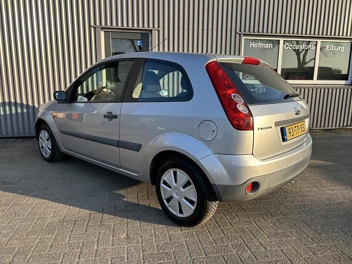 Occasion Ford Fiesta 69 PK (50 kW) 2006 Grijs (metallic) Hatchback