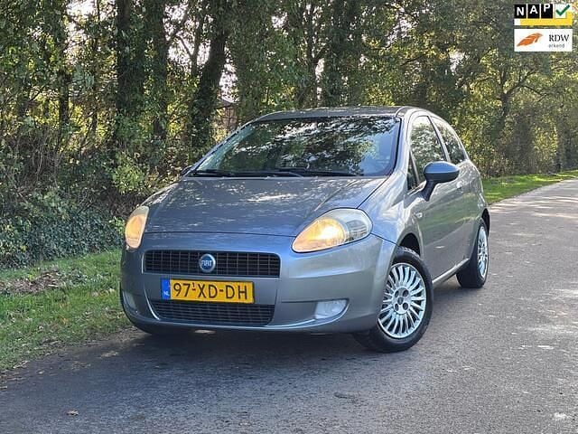 Grijs Gebruikt 2007 Fiat Grande Punto Dynamic Hatchback | € 1.950 (Eerlijke prijs) - Afbeelding 1/4