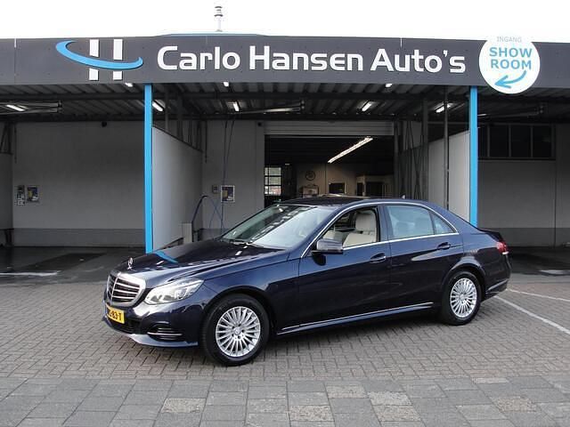 Blauw Gebruikt 2015 Mercedes E300 Prestige Sedan | € 14.750 - Afbeelding 1/4