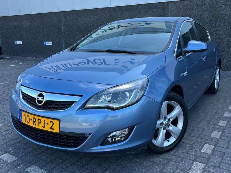 Blauw Gebruikt 2011 Opel Astra Cosmo Hatchback | € 7.450 (Eerlijke prijs) - Afbeelding 1/4