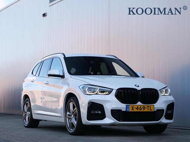 Wit Gebruikt 2021 BMW X1 SUV | € 28.395 (Eerlijke prijs) - Afbeelding 1/4