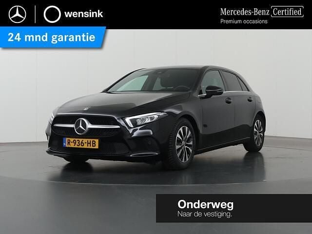 Zwart Gebruikt 2022 Mercedes A180 Business Hatchback | € 28.850 (Goede deal) - Afbeelding 1/4