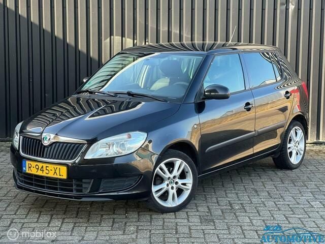 Zwart Gebruikt 2011 Skoda Fabia Ambition Hatchback | € 3.950 (Eerlijke prijs) - Afbeelding 1/4