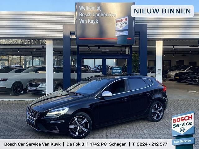 Zwart Occasion 2020 Volvo V40 Hatchback | € 18.740 (Eerlijke prijs) - Afbeelding 1/4