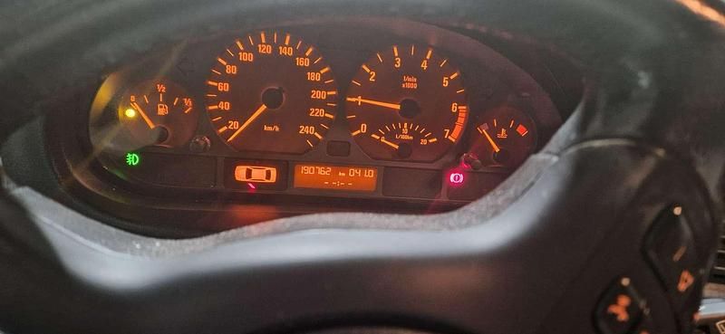 Groen Gebruikt 2002 BMW 318 Executive Stationwagen | € 3.650 (Eerlijke prijs) - Afbeelding 1/4