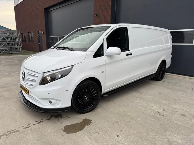 Wit Gebruikt 2023 Mercedes Vito MPV | € 31.995 (Eerlijke prijs) - Afbeelding 1/4