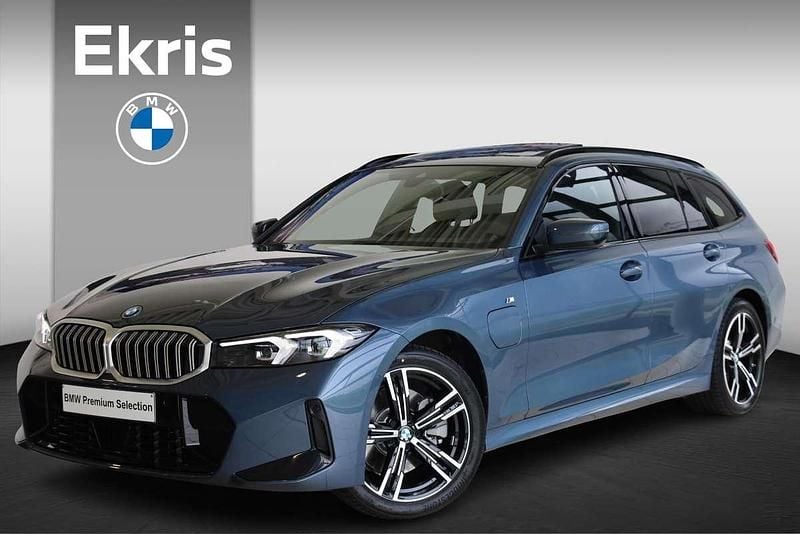 Blauw Occasion 2025 BMW 330e Comfort Edition Stationwagen | € 51.500 (Goede deal) - Afbeelding 1/4