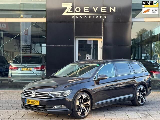 Zwart Gebruikt 2015 VW Passat Highline Stationwagen | € 9.995 (Duur) - Afbeelding 1/4