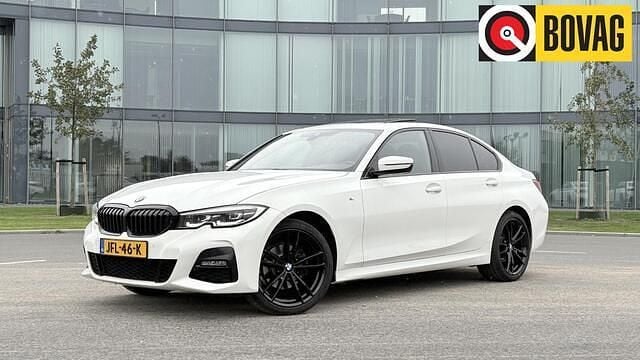 Wit Gebruikt 2020 BMW 320 Executive Sedan | € 31.880 (Eerlijke prijs) - Afbeelding 1/4