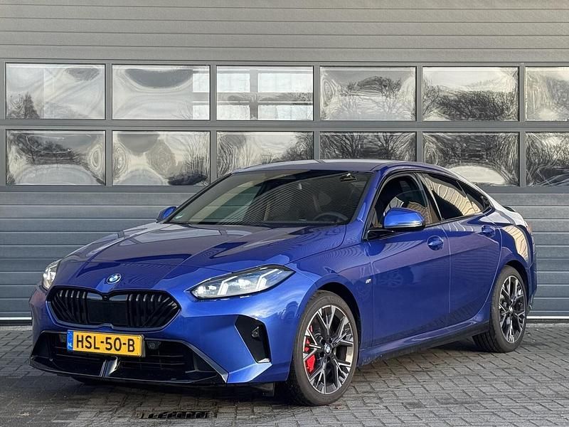 Blauw Occasion 2025 BMW 223 M Sport Coupé | € 49.999 - Afbeelding 1/3