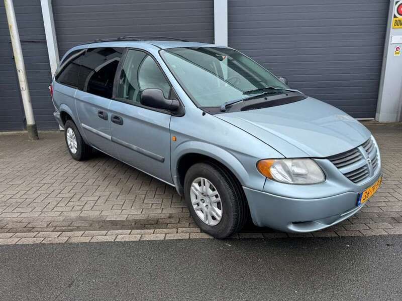 Blauw, metallic lak Gebruikt 2005 Chrysler Grand Voyager MPV | € 3.950 - Afbeelding 1/4