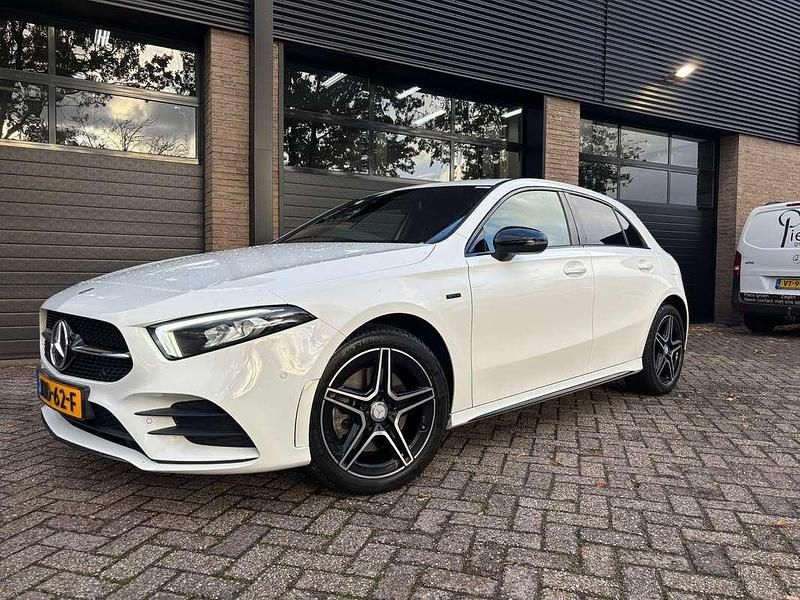 Occasion Mercedes A250 Premium 160 PK (117 kW) 2021 Wit Hatchback