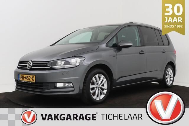 Grijs, metallic lak Gebruikt 2016 VW Touran Business MPV | € 16.999 - Afbeelding 1/3