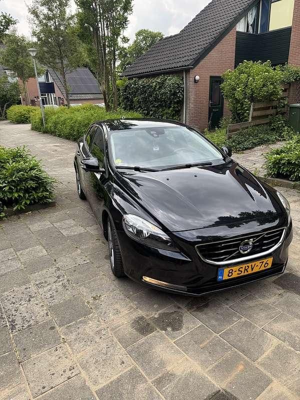 Zwart Gebruikt 2013 Volvo V40 Kinetic Stationwagen | € 9.750 (Iets duurder) - Afbeelding 1/4