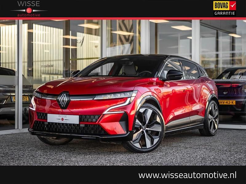 Rood metallic Occasion 2023 Renault Megane E-Tech Techno Hatchback | € 29.445 - Afbeelding 1/4