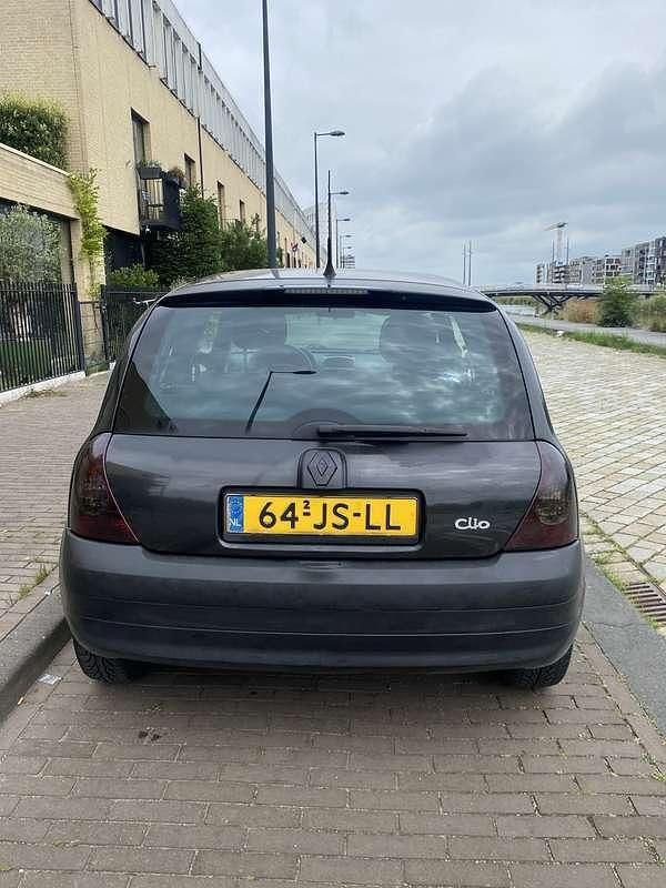 Zwart Gebruikt 2002 Renault Clio II Hatchback | € 500 (Goede deal) - Afbeelding 1/4