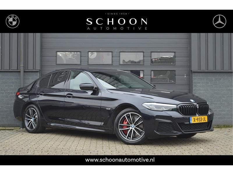 Zwart Gebruikt 2022 BMW 520 Executive Sedan | € 36.950 (Goede deal) - Afbeelding 1/3