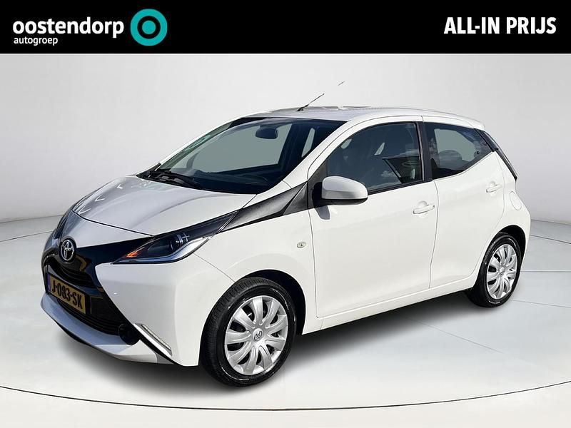 Wit Gebruikt 2014 Toyota Aygo X-play Hatchback | € 7.950 (Eerlijke prijs) - Afbeelding 1/4