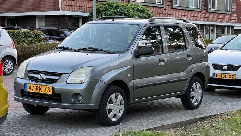 Grijs Gebruikt 2005 Suzuki Ignis GLS Hatchback | € 2.300 (Eerlijke prijs) - Afbeelding 1/4