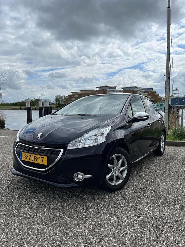 Blauw Gebruikt 2015 Peugeot 208 Style Hatchback | € 5.599 (Goede deal) - Afbeelding 1/4
