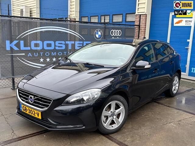 Zwart Occasion 2015 Volvo V40 Kinetic Hatchback | € 10.750 (Eerlijke prijs) - Afbeelding 1/4
