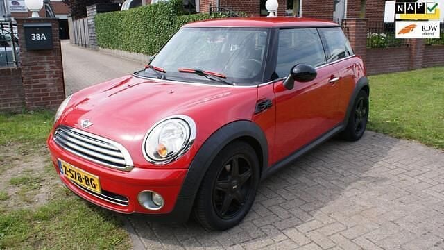 Rood Gebruikt 2007 Mini ONE Hatchback | € 3.500 (Eerlijke prijs) - Afbeelding 1/4