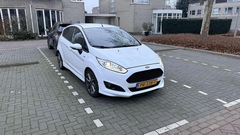 Wit Occasion 2017 Ford Fiesta ST-Line Hatchback | € 6.950 (Super prijs) - Afbeelding 1/4