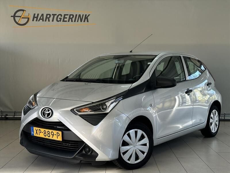 Grijs Gebruikt 2019 Toyota Aygo Hatchback | € 8.925 (Eerlijke prijs) - Afbeelding 1/3
