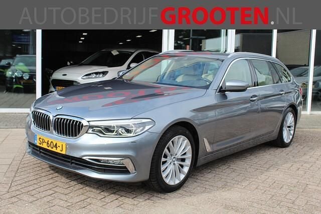 Grijs Gebruikt 2018 BMW 520 Executive Stationwagen | € 19.988 (Goede deal) - Afbeelding 1/4