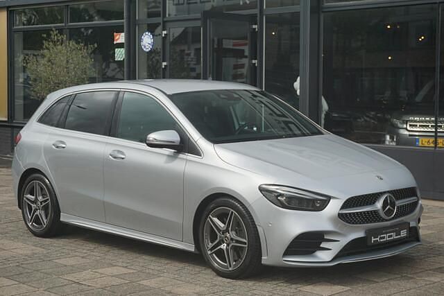 Grijs Gebruikt 2019 Mercedes B250 Premium MPV | € 30.980 (Duur) - Afbeelding 1/4