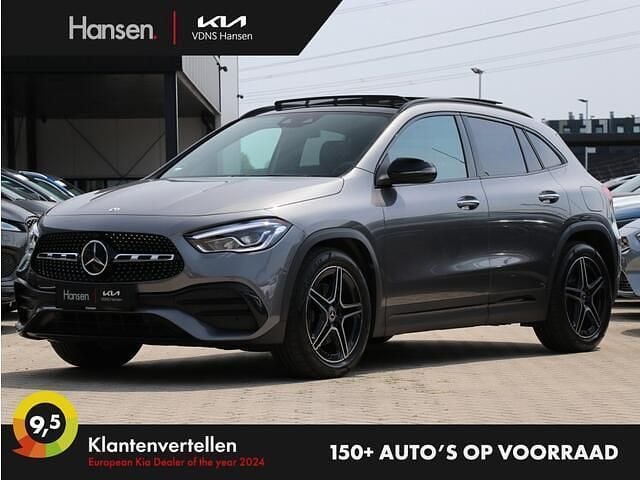 Grijs, metallic lak Gebruikt 2021 Mercedes GLA180 AMG line SUV | € 37.945 (Eerlijke prijs) - Afbeelding 1/4