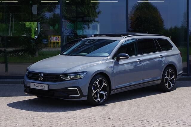 Zwart Gebruikt 2022 VW Passat GTE Stationwagen | € 22.950 (Super prijs) - Afbeelding 1/4