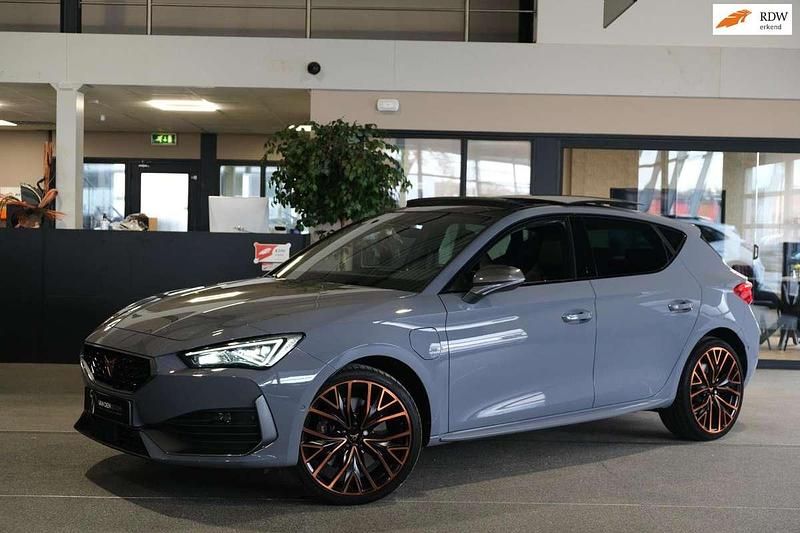 Grijs Gebruikt 2021 Cupra Leon VZ Hatchback | € 26.450 (Iets duurder) - Afbeelding 1/4