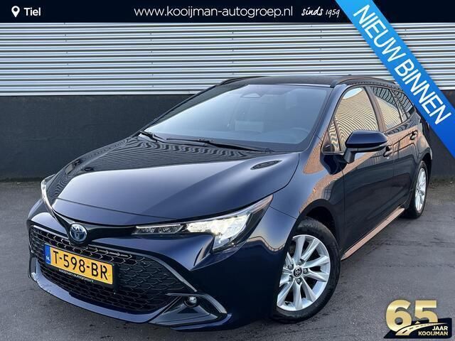 Blauw Gebruikt 2023 Toyota Corolla Active Stationwagen | € 26.900 (Eerlijke prijs) - Afbeelding 1/4