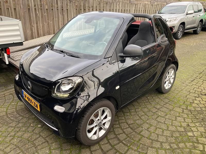 Zwart Gebruikt 2017 Smart ForTwo Cabrio Passion Cabriolet | € 10.950 - Afbeelding 1/4